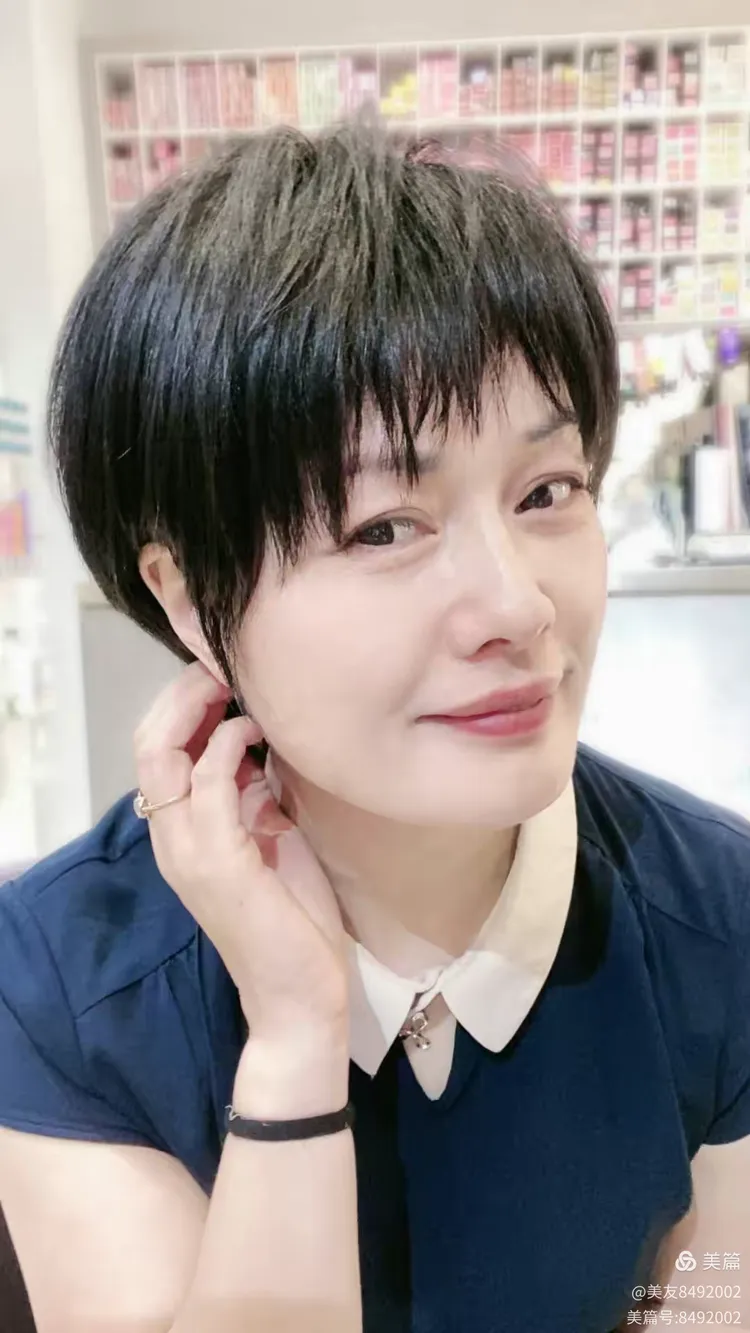 因梦想而热爱这是我们剧中女配一"孙明霞"的扮演者,初二年级的丁楚儿